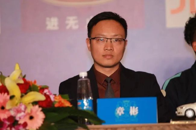 淫男乱女之小雄