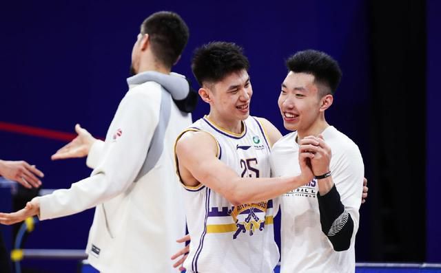 大乳boobs巨大吃奶光头